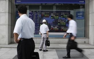 日経平均は3日ぶり反落､下げ幅一時270円超