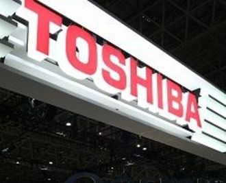 岐路に立つ東芝、市況急落でフラッシュメモリ「三極体制」崩壊