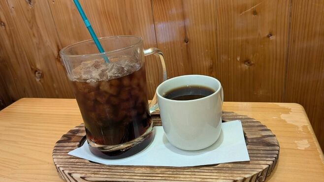 コメダも真っ青？｢一杯1L超･爆盛りカフェ｣の正体