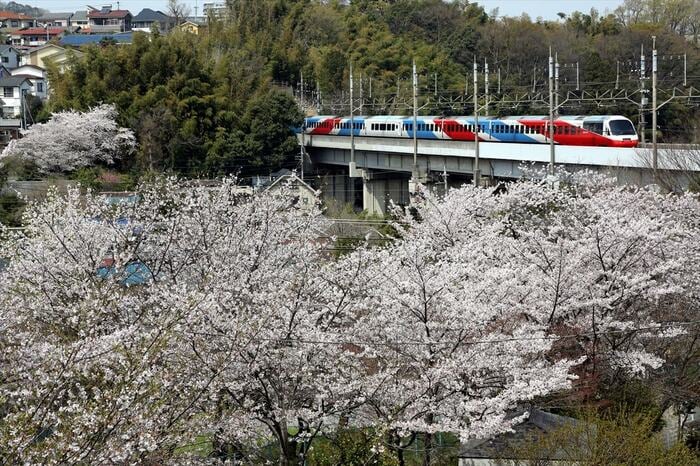 武蔵野線に乗り入れた「アルファ・リゾート21」