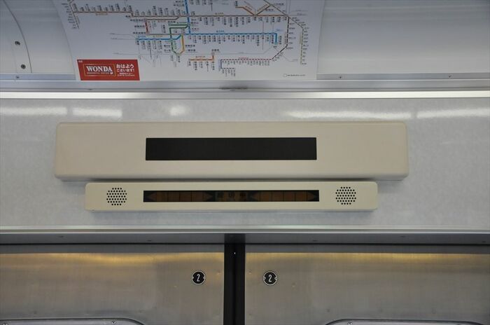 ドア上に取り付けられた案内装置