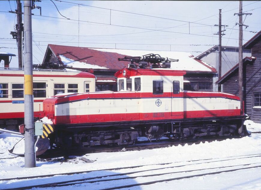 十和田観光電鉄（2012年廃線）の凸形電機ED301（撮影：南正時）