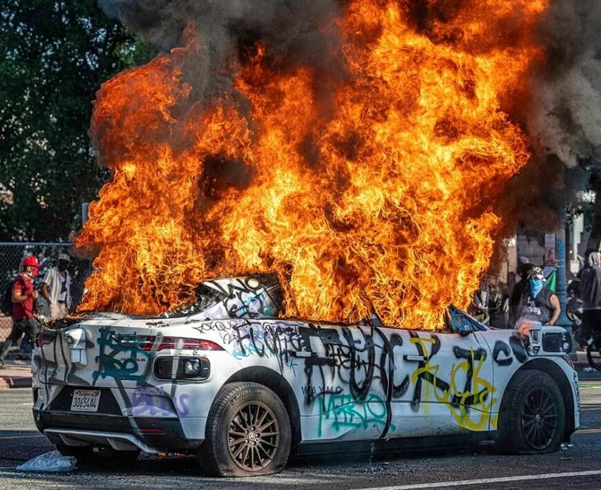 戦場での取材経験があるフォトグラファーは現地の状況を投稿（写真：マーク・エドワード・ハリス氏のInstagramより）