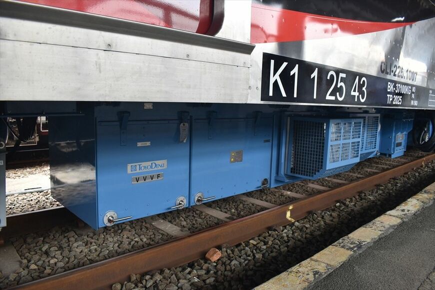 CLI-225型に搭載された東洋電機製造製のVVVFインバーター（筆者撮影）