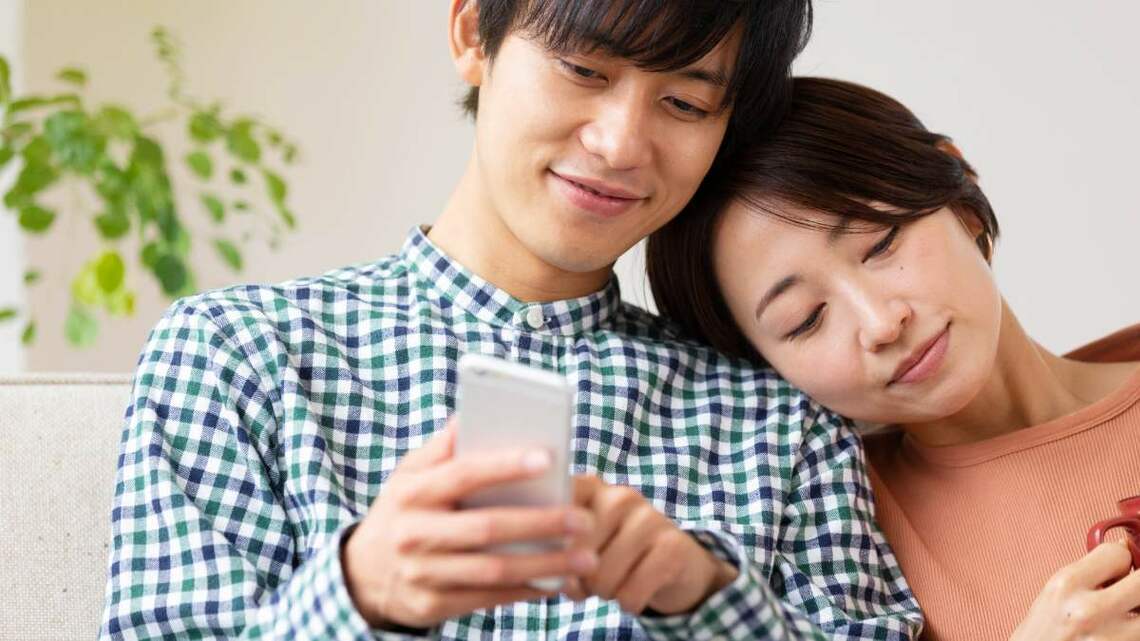 20代前半の男性がアラフォー女性とお見合いをした2つのケースを検証。若い男性たちに起きている変化とは?(写真:cerisier117/PIXTA)
