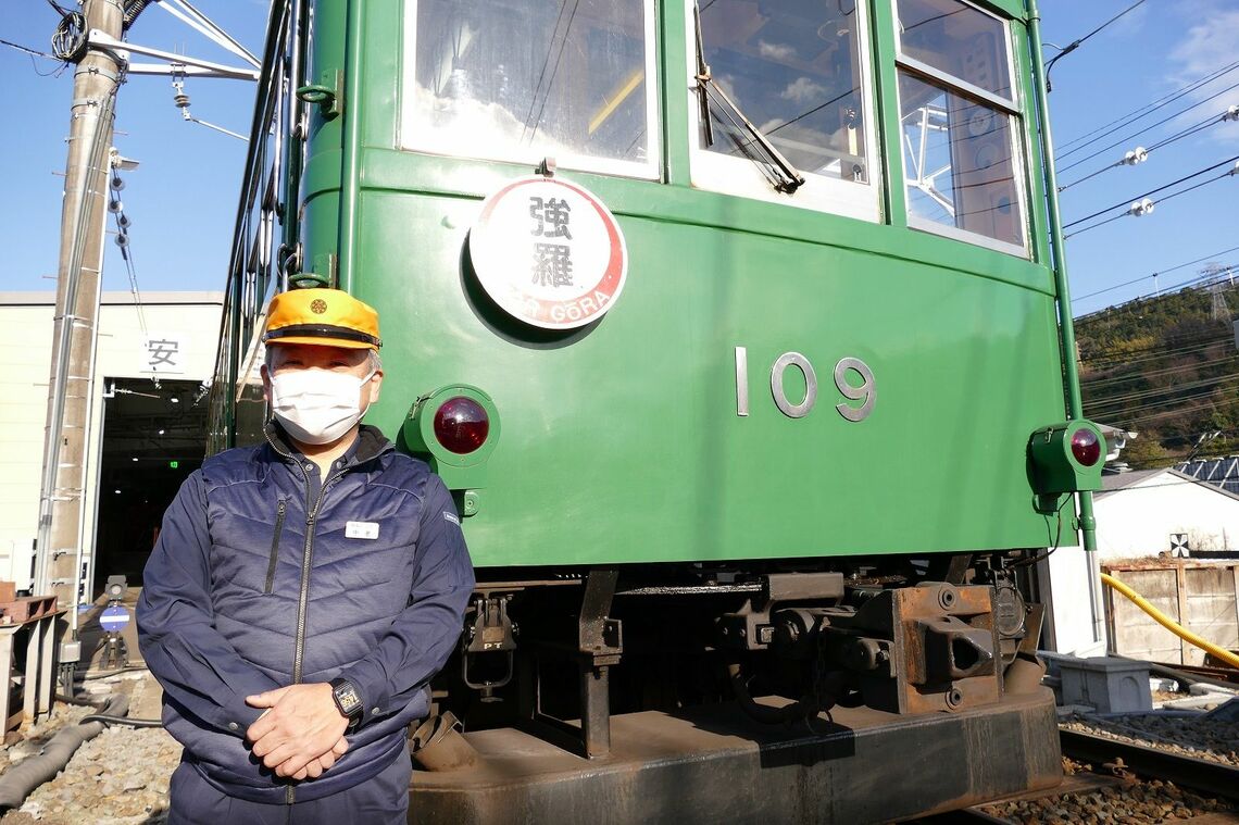 「109号は思い出深い車両」と語る検車区の中老雅明区長（記者撮影）