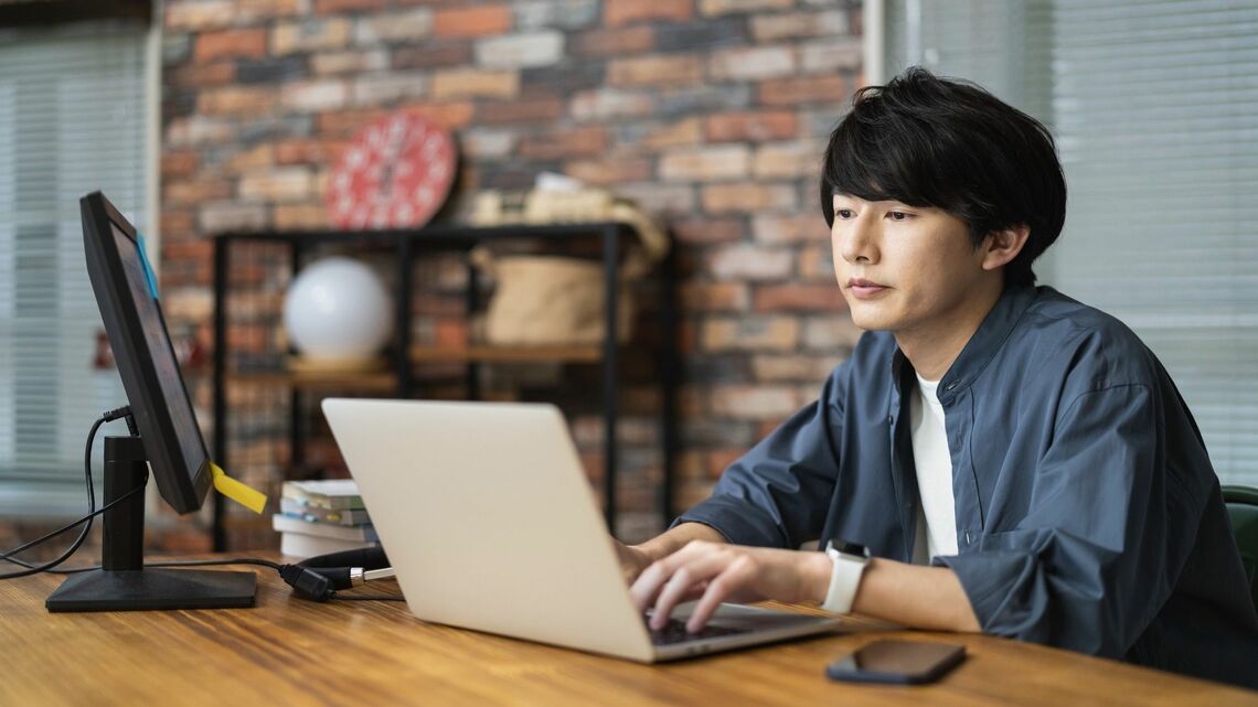 働き方も多様化する時代、パフォーマンスアップさせる3つのアイデアを紹介します(写真:jessie/PIXTA)