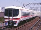 名鉄特急1700系。今はデザインが変わった