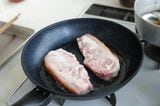焦げ目がついた豚肉