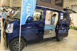 東京キャンピングカーショー2022に出展されていたスマイルファクトリーの「オフタイムトラベラー2ポップアップルーフ」（筆者撮影）