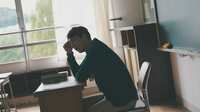 教員｢精神疾患で休職｣過去最多､背景に人手不足