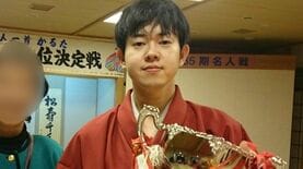 ｢偏差値95｣で京大首席合格のかるた名人が少年時代に抱えた"偏り"…短所が才能に変わった今､思い返される母の姿