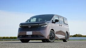 新車はハイブリッドばかり…なぜ純ガソリン車は次々と廃止されるのか？ その裏にある｢2030年問題｣とメーカーの思惑