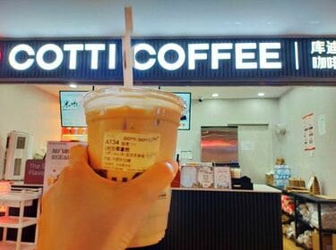 日本でスタバ超え｣狙うカフェチェーンの正体 池袋の直営店オープン初日 