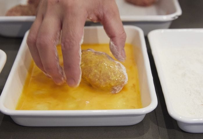 卵液はこの量なら卵1個。量的に不足なら水を加える