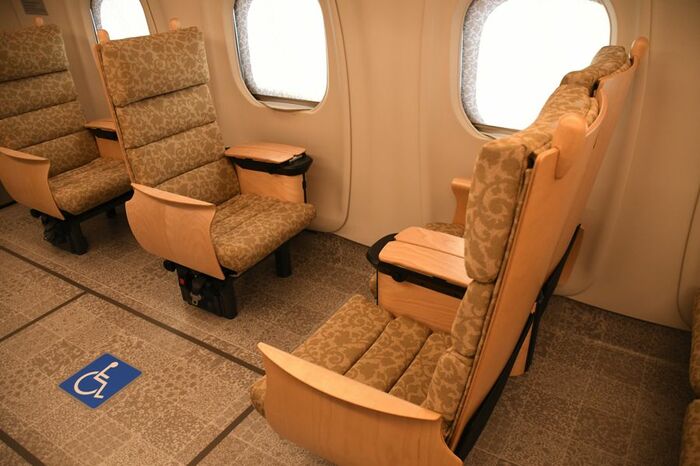 落ち着いた雰囲気の車内