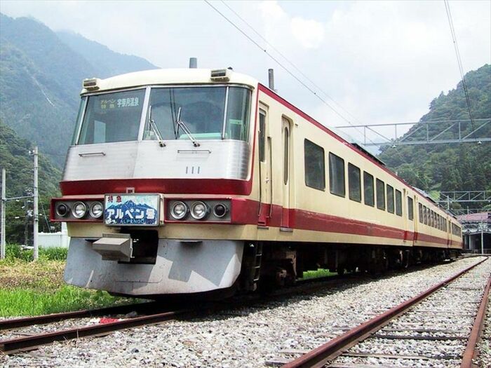 富山地方鉄道を走る元西武レッドアロー