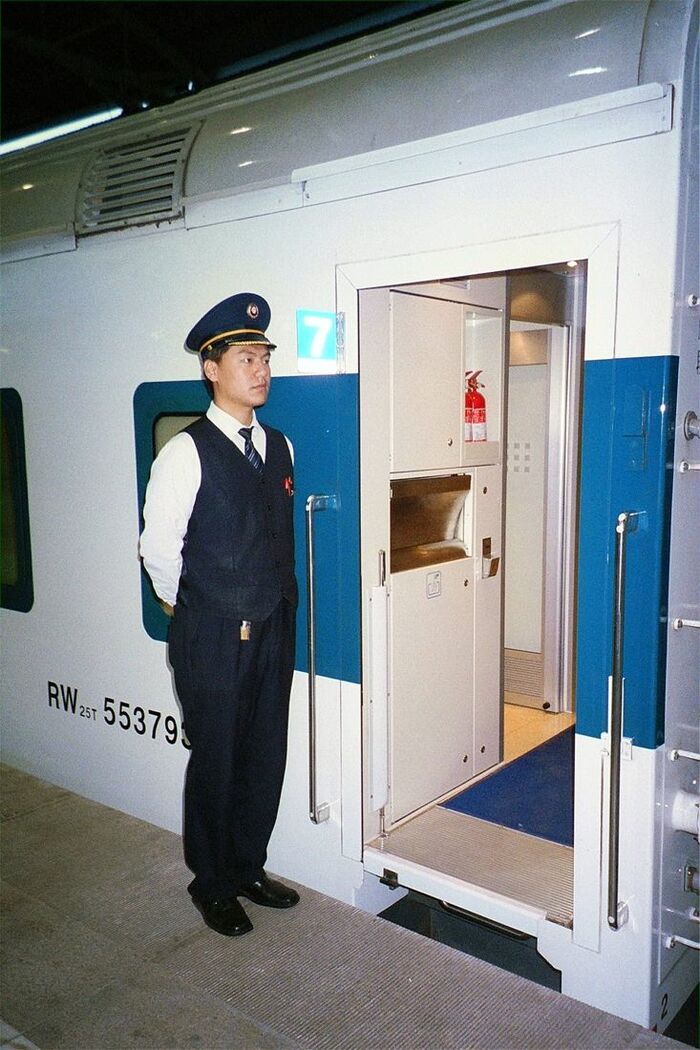 25T型客車「Z列車」の乗車口