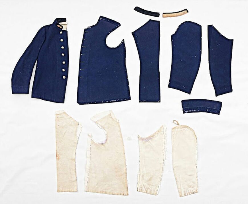 分解した消防服