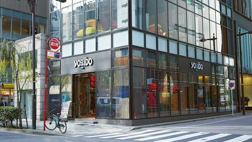ビーズソファなどの家具を手がけるYogibo（ヨギボー）で起きた不祥事をめぐる、運営企業代表のSNS投稿に注目が集まっている（編集部撮影）
