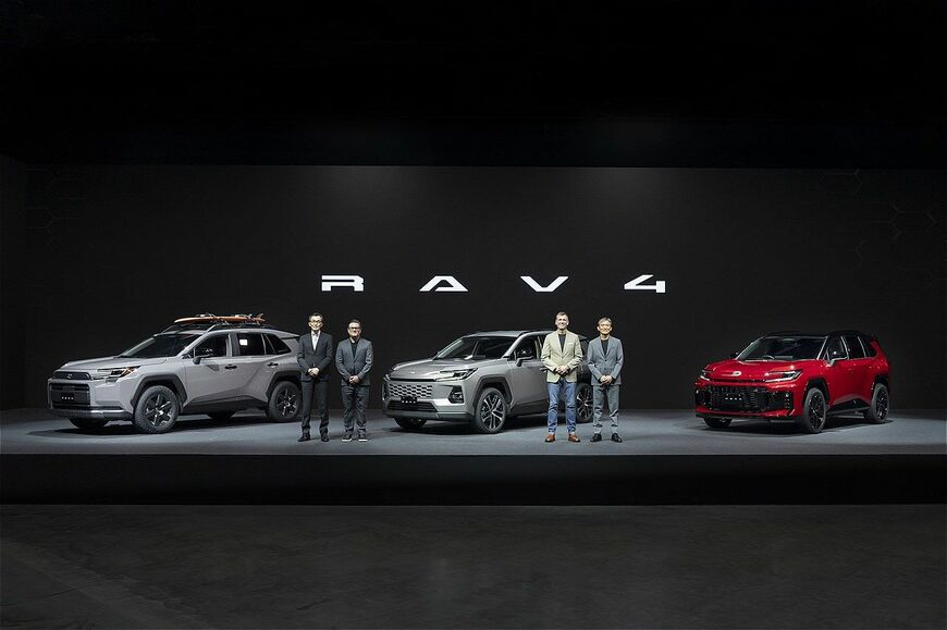 新型RAV4ワールドプレミアの様子（写真：トヨタ自動車）