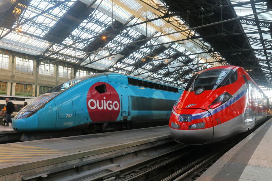 フランス国内ではフランス国鉄（左）とトレニタリア（右）の列車が熾烈な競争を繰り広げている（撮影：橋爪智之）