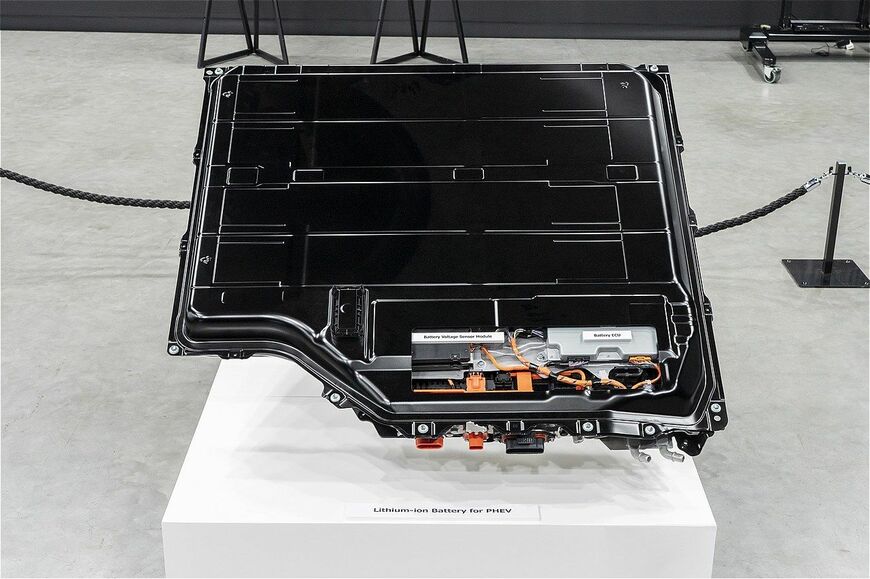 新型のバッテリー（写真：トヨタ自動車）