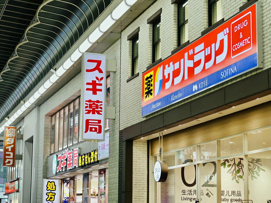 大阪心斎橋に立ち並ぶドラッグストア