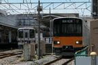 池袋行きの準急が先に発車する