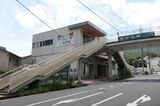 生駒ケーブルの鳥居前駅（記者撮影）