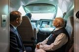 新幹線E5系の運転台を視察する石破首相とモディ首相（写真出典：首相官邸ホームページ）