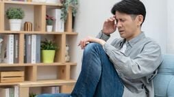 目に火の付いた棒を突っ込まれたような…三大激痛の1つ｢群発頭痛｣　市販薬が効かない痛みの機序と治療法を医師が解説