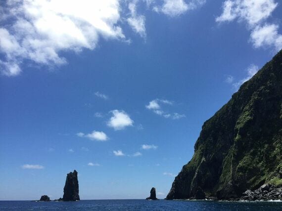 悪石島の断崖