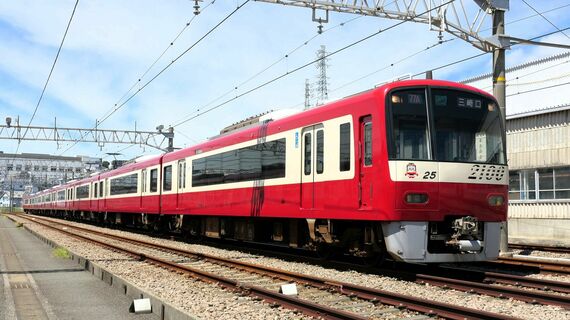 京急のフラッグシップ車両｢2100形｣が放つ異彩 日中は特別料金不要の2