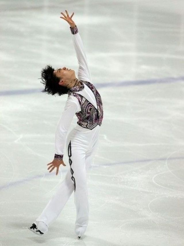 男子フィギュア､羽生結弦が今季初優勝 カナダのオータム