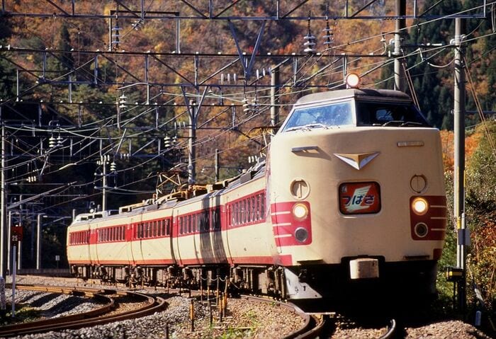 板谷峠を行く485系「つばさ」