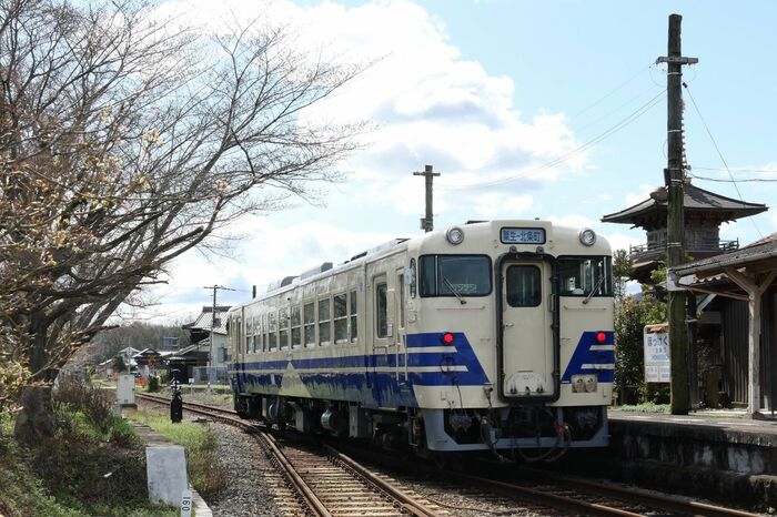 以前は日本のローカル線どこにでもあったような風景が展開