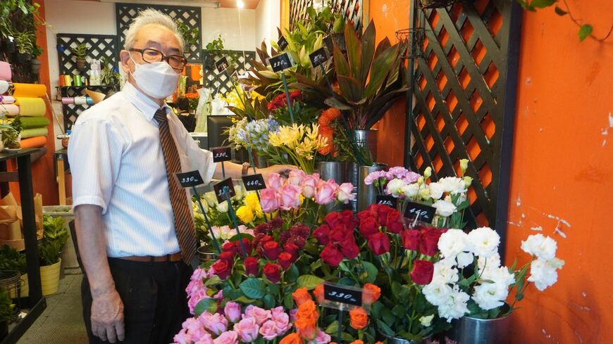 国葬が行われた27日に全ての花が完売した生花店「きりしまフラワー半蔵門店」の音無功代表取締役（撮影・沢田直人）