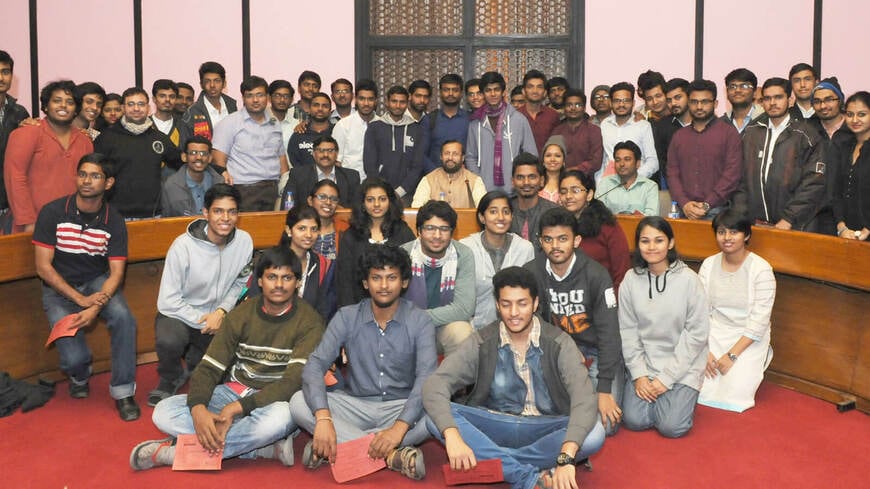 マサチューセッツ工科大学（MIT）を超えるとも評されるインド工科大学（IIT）の学生たち（インド政府Press Information Bureau提供）