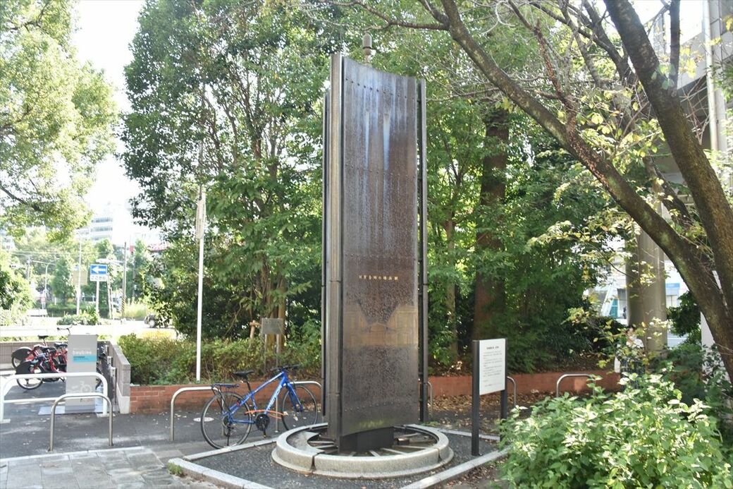桜木町・鉄道開業記念碑