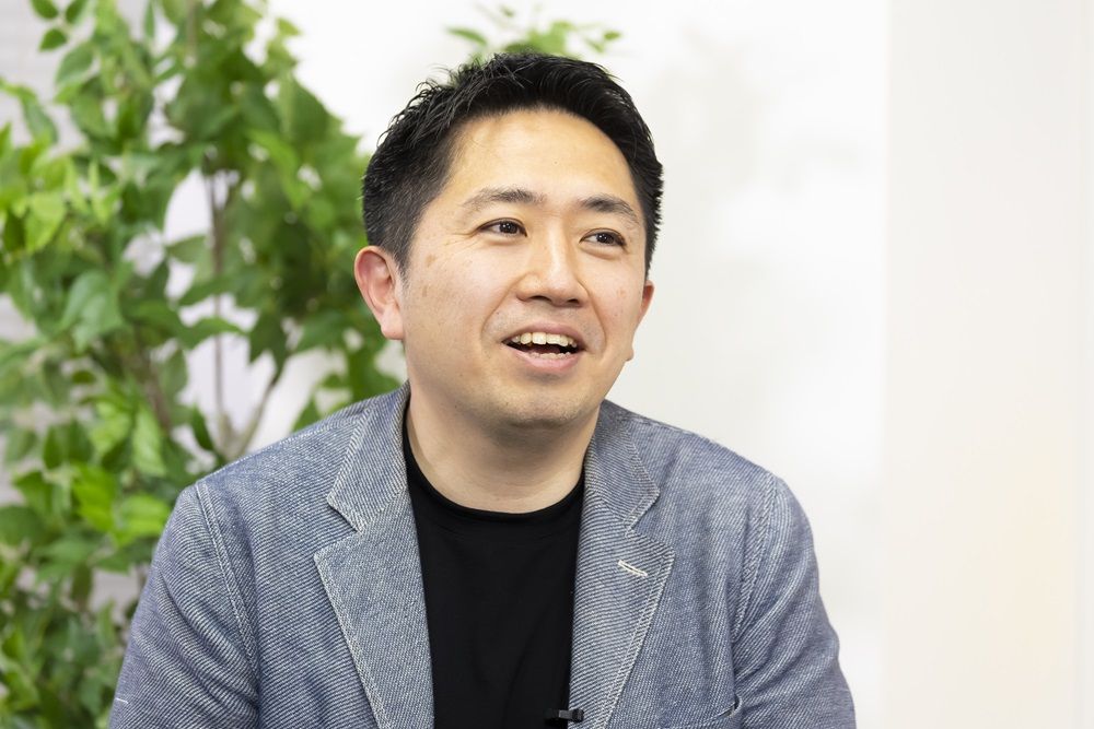 田内 学（たうち・まなぶ）／社会的金融教育家。お金の向こう研究所代表。2003年ゴールドマン・サックス証券入社。日本国債、円金利デリバティブなどの取引に従事。19年に退職後、執筆活動を始める。著書に『お金のむこうに人がいる』など（撮影・今井康一）