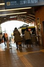 三軒茶屋駅では車内ではなくホーム上に改札が。