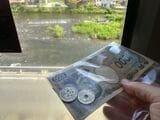 代金はおつりのないよう用意する（筆者撮影）