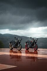 スズキの新型「GSX-8T/GSX-8TT」（写真：スズキ）