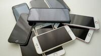 ｢世論誘導なんて簡単にできちゃう｣…"スマホ農場"が機械的に産み出すバズにお金を払っているのはいったい誰なのか