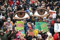 COP26に大規模デモの危機回避不十分という怒り 大半の内部関係者も進展不十分との見解に同意