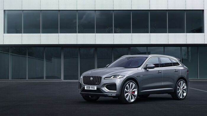 「F-PACE」