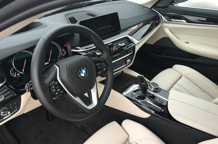 ビー・エム・ダブリュー 5シリーズ｜BMW 5 Series