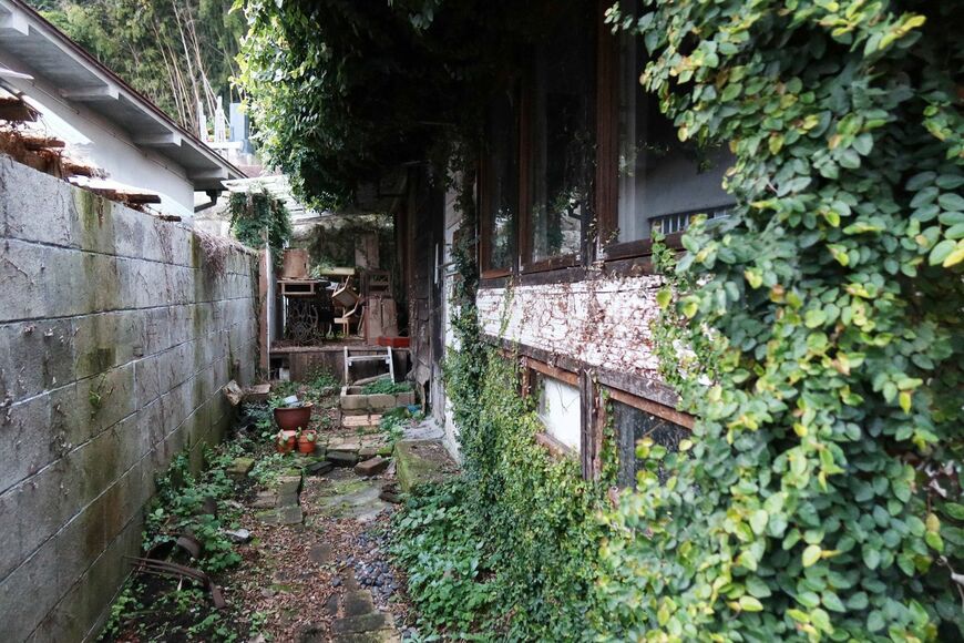 根古屋路地のもっとも奥にあるフレンチレストランが入っていた建物