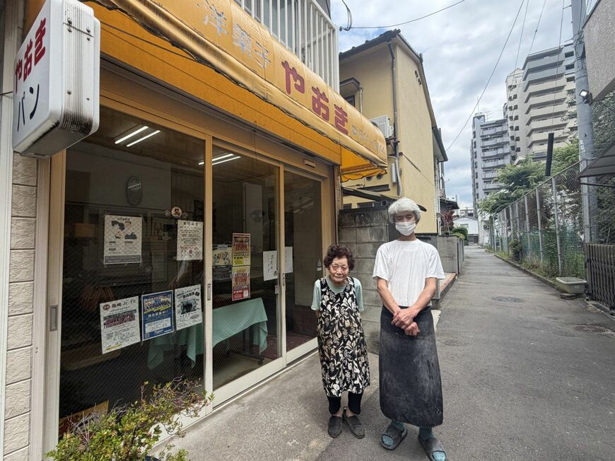 飯田ユリ子さん85歳と、義理の息子・篠崎一徳さん68歳